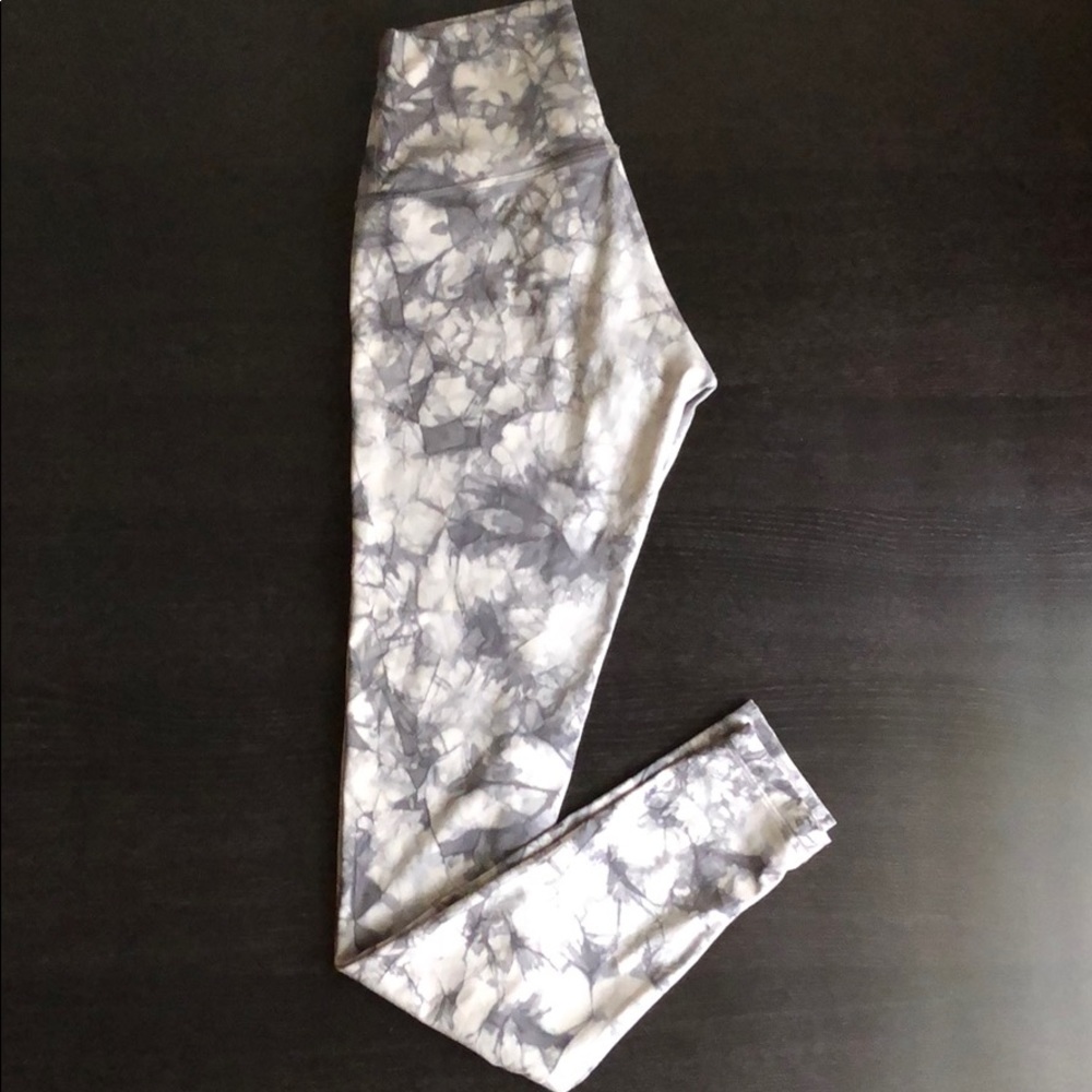 Lululemon Shibori Wunder Under